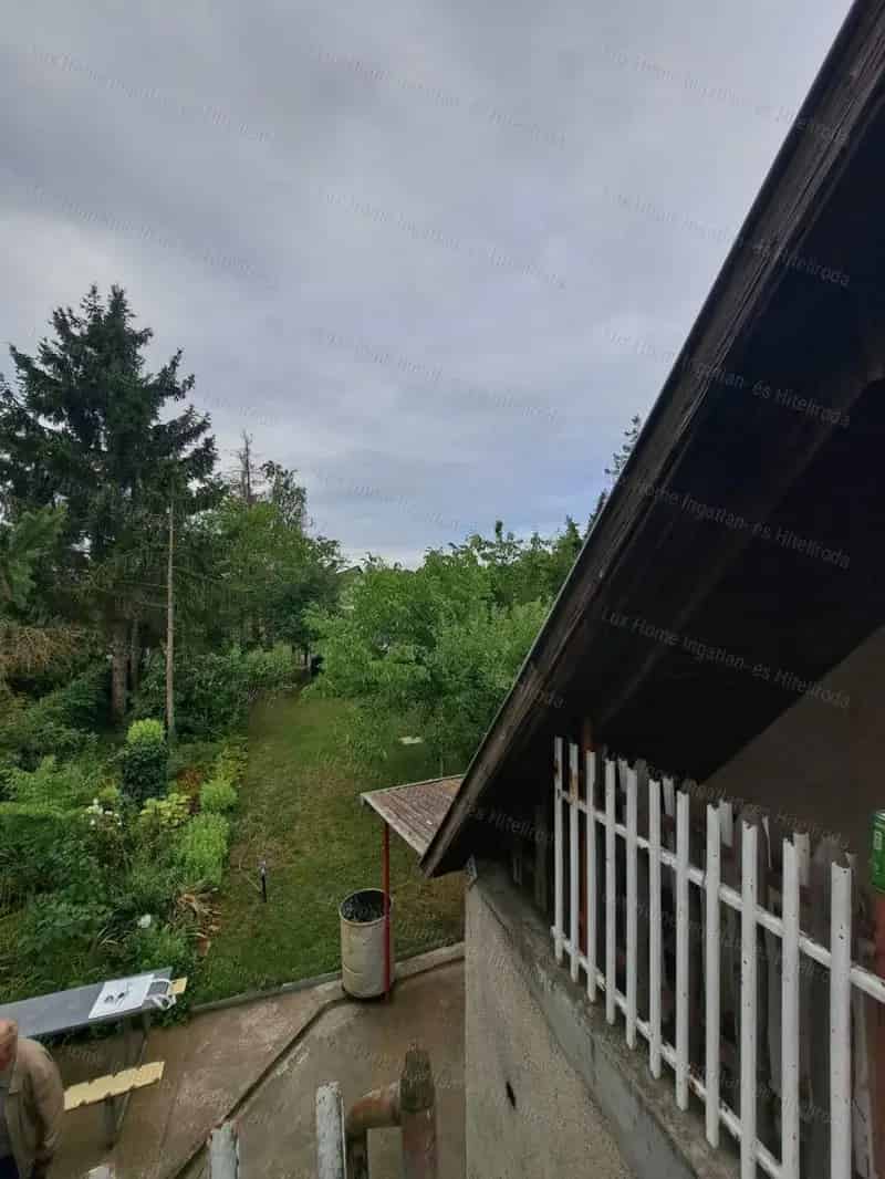 Felújítandó ikerházfél Oroszlányban 1520nm-es telken