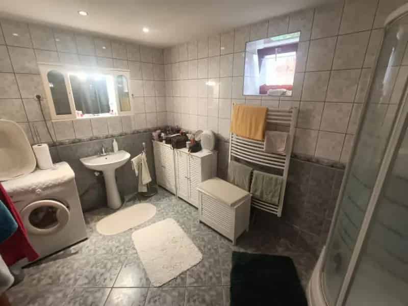 Bakonyi Parasztház Eladó - Kerti Tóval és Nagy Telekkel