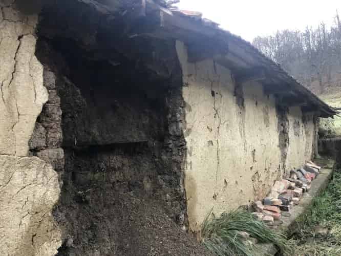 Hollókői eladó vályogház 1801 m2-es telekkel