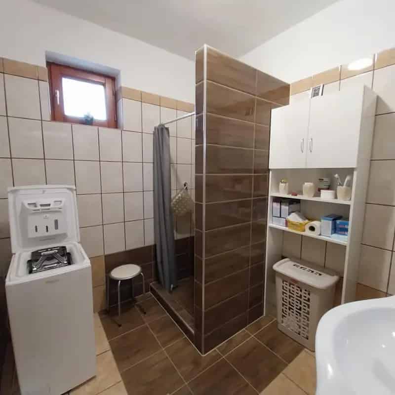 Újszász 167nm-es 2 szintes felújított családi ház eladó