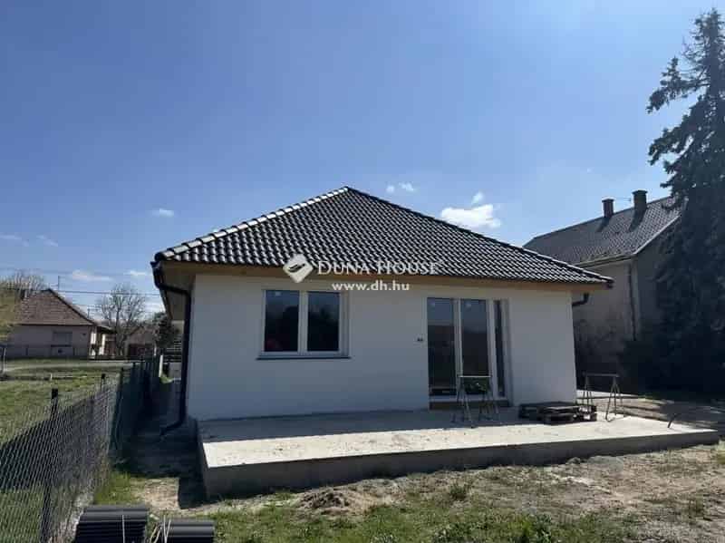 114 nm-es 4 hálószobás családi ház Hernádon eladó