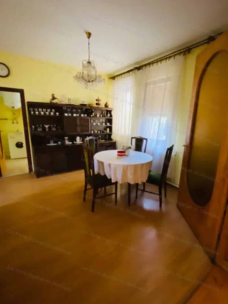 Komáromi családi ház eladó nagy terekkel és gyönyörű kerttel