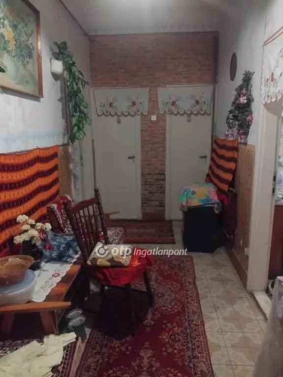Felujitando Haz Varoskozpont Kozelben 600m2 Telekkel