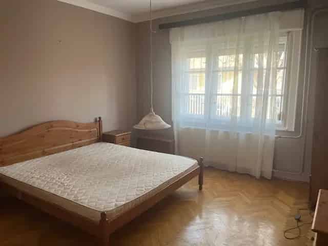 Debrecen Nagyerdőalja 130 nm-es 3 szobás családi ház kiadó