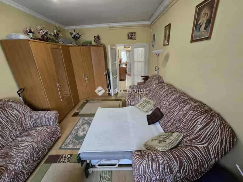 Pécelen 105 nm-es felújított családi ház eladó