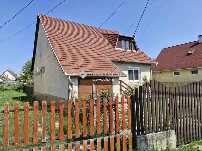 Komáromi családi ház eladó 889 m2 telekkel