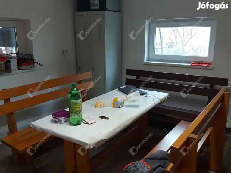 Márkakereskedés eladó Medgyesegyházán