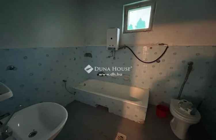 Felujítandó ház Surdon 2859 m2-es telekkel