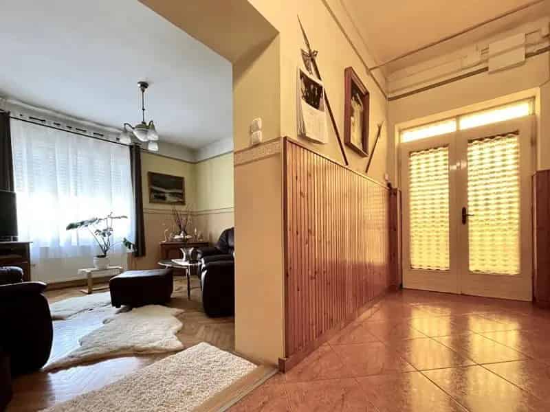 153m2-es 4 2 szobás családi ház 80m2 melléképülettel Nagykáta környékén