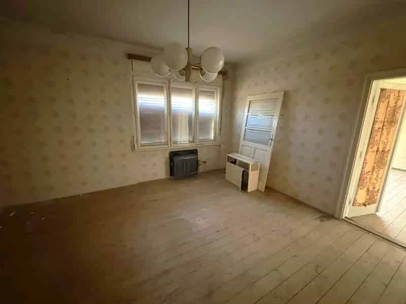 93 4 m2-es felujitando csaldi haz Menfocsanakon 948 m2-es telken