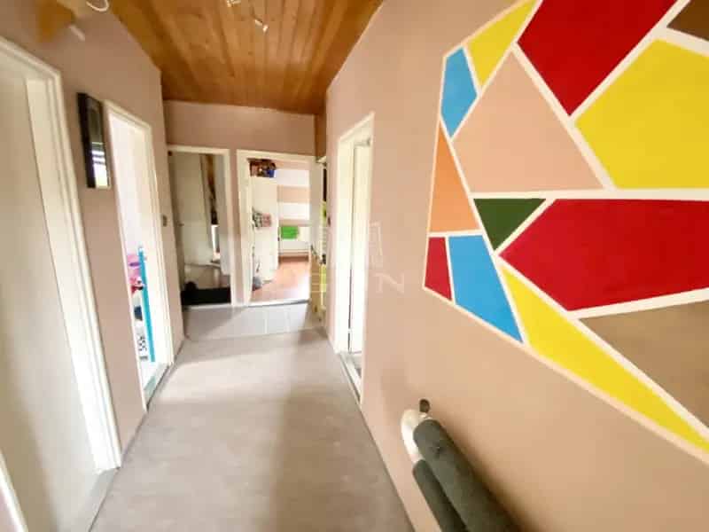 Százhalombattai 240 nm-es, 6 szobás családi ház eladó