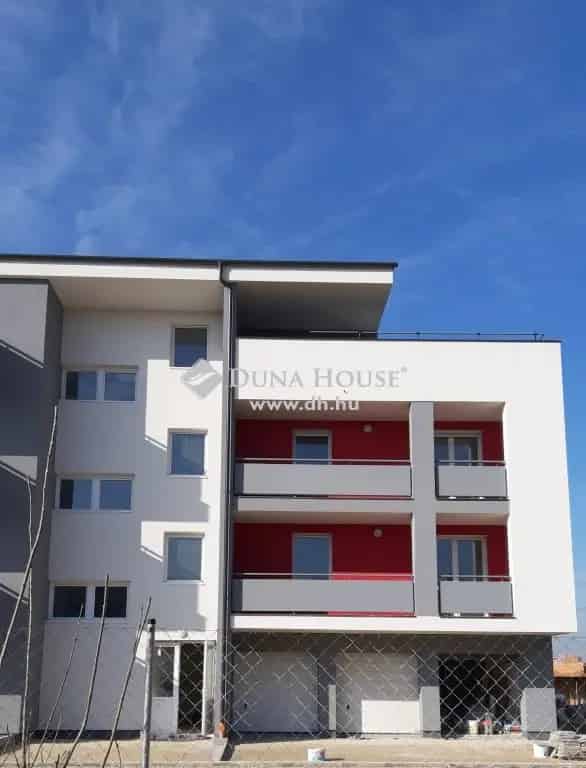 Veszprém Penthouse Lakás Eladó Garázzsal Parkolóval Teljes Berendezéssel
