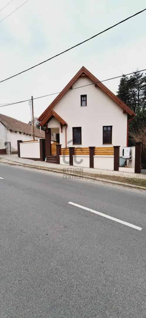 138 nm-es 5 szobás ikerház Törökbálinton