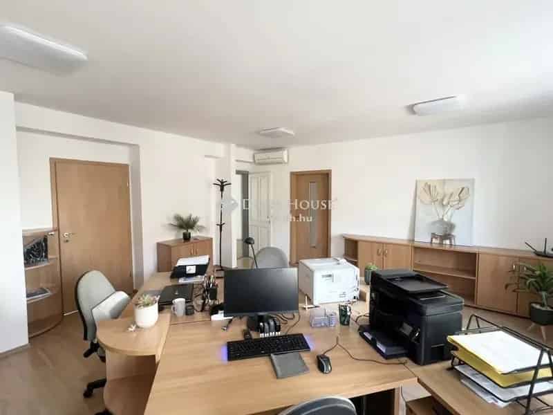 Pécs Belváros Irodaház eladó 435m2 9 albetéttel Apartmanokkal