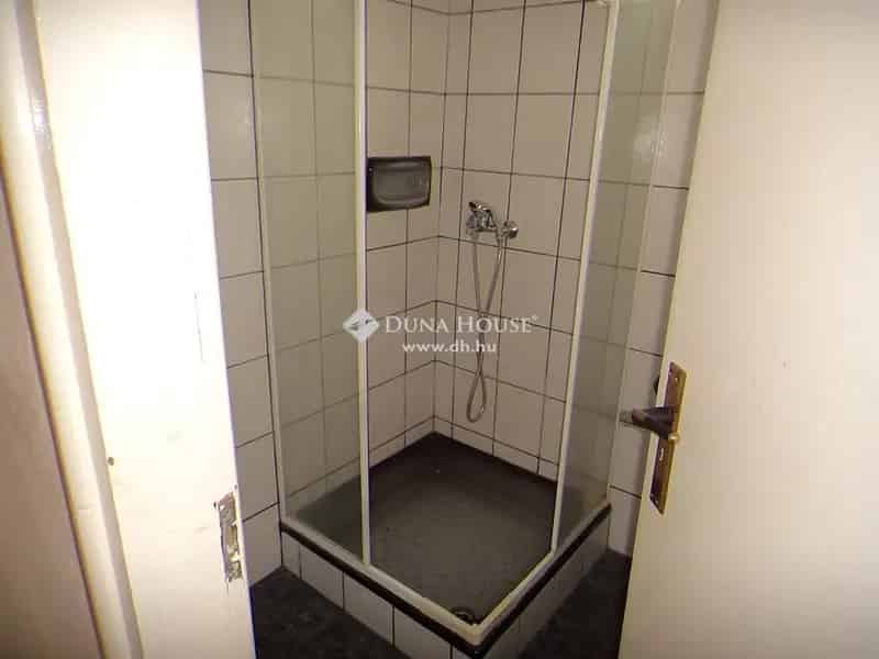 200 m2-es 3 szintes családi ház eladó Budapest 3 kerületben