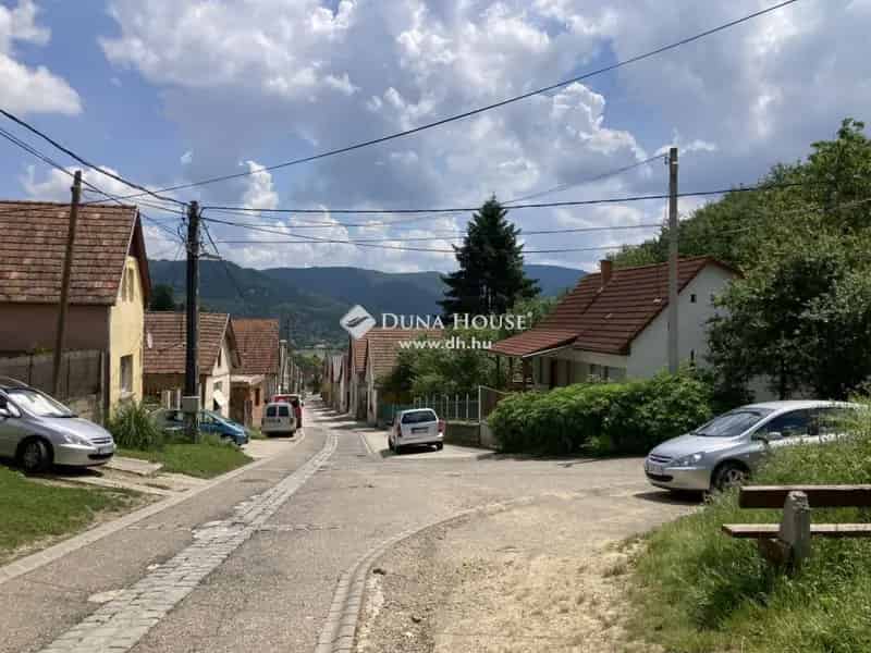 Nagymaros panorámás telek eladó gazdasági épülettel