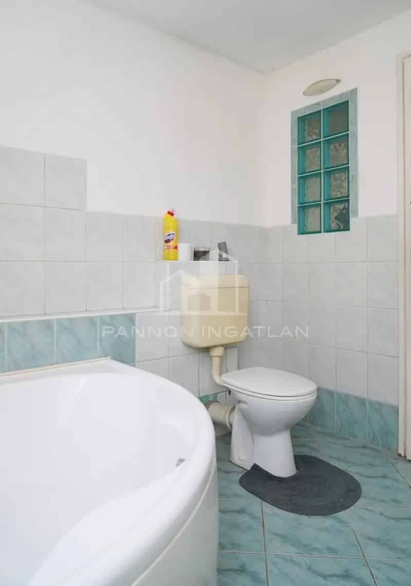 Vesprémi panorámás családi ház eladó zöldövezetben