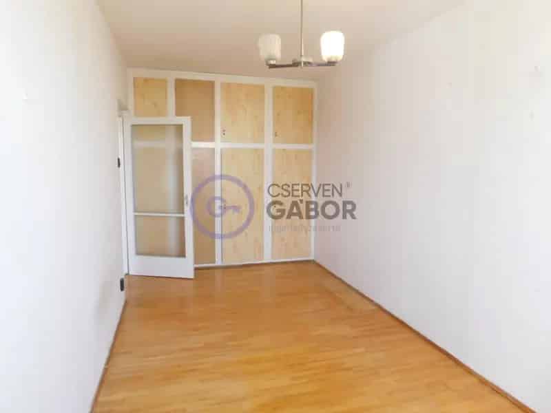 Debrecen 67 nm-es 3 szobás lakás eladó