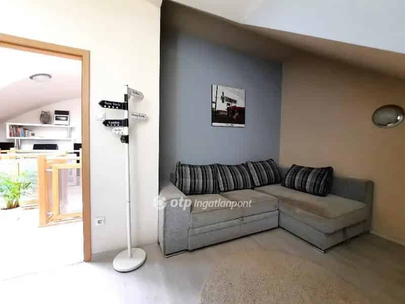 Siófoki családi ház eladó - 250m2, úszómedence, Balaton-közel