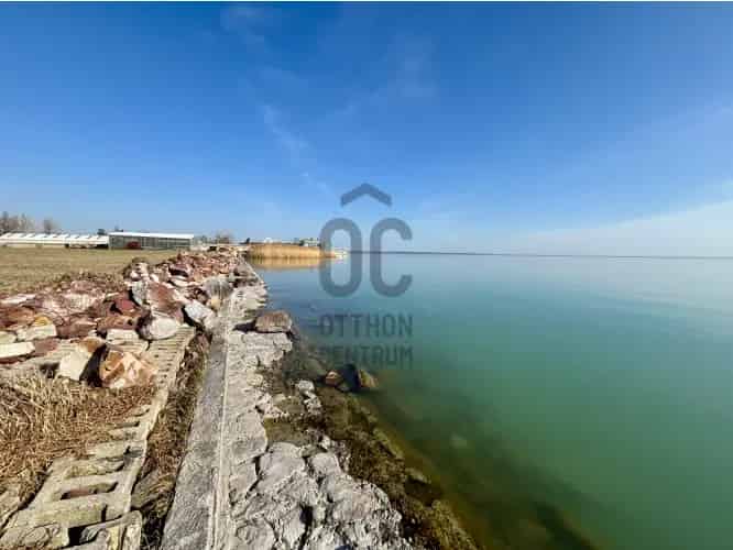 Balatonkenesei Vízparti Telek Eladó 21500 nm