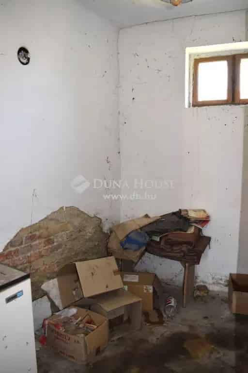 Felujitando 70m2-es 2 szobas haz Hosszúperesztegen 1888m2 telekkel