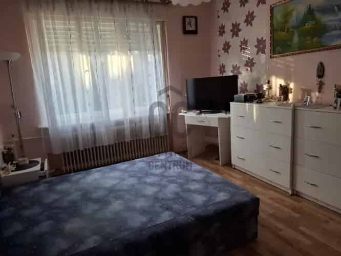 Szombathelyi eladó családi ház 6 szobával és garázzsal
