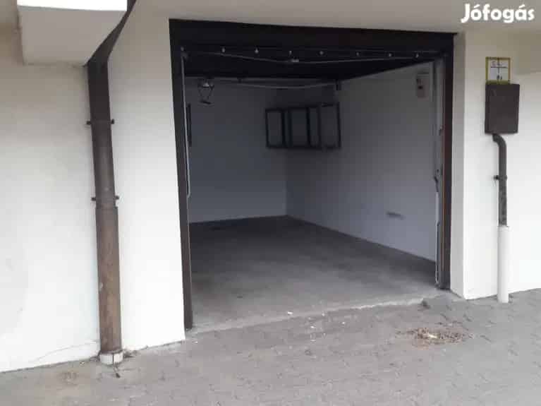 Eger Garázs Elado 16 m2 Utcai Bejarat