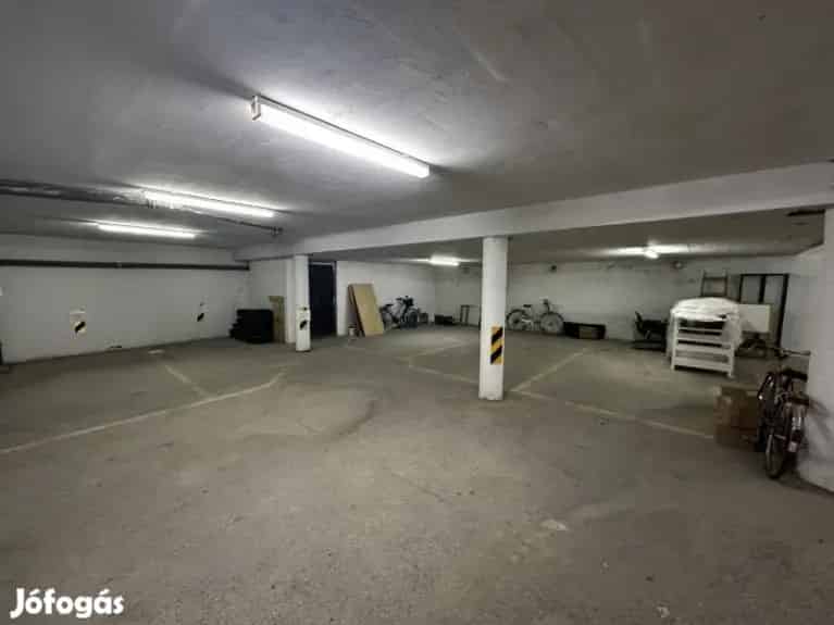 Pécs Belváros Teremgarázs Eladó