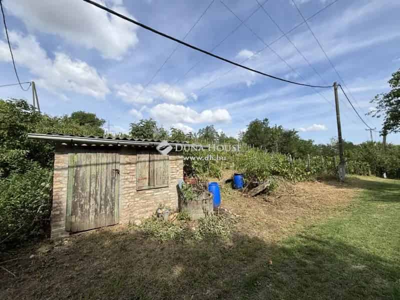 Szőlőbirtok eladó pincével 1403m2