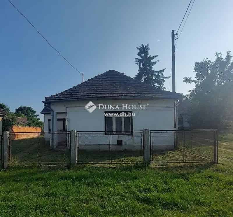 Felújítandó ház Balatonszabadiban 721 nm-es telken