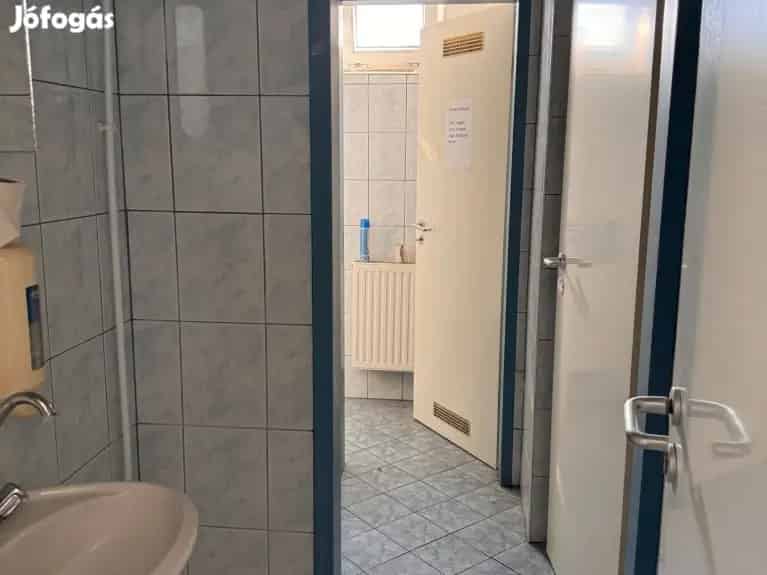 Tatán eladó 2343 m2-es ipari ingatlan gyártóüzemnek vagy raktárnak