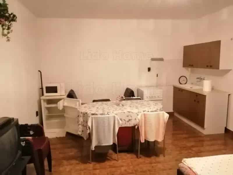 Balatonszárszó családi ház 3 apartmannal 400m a strandtól