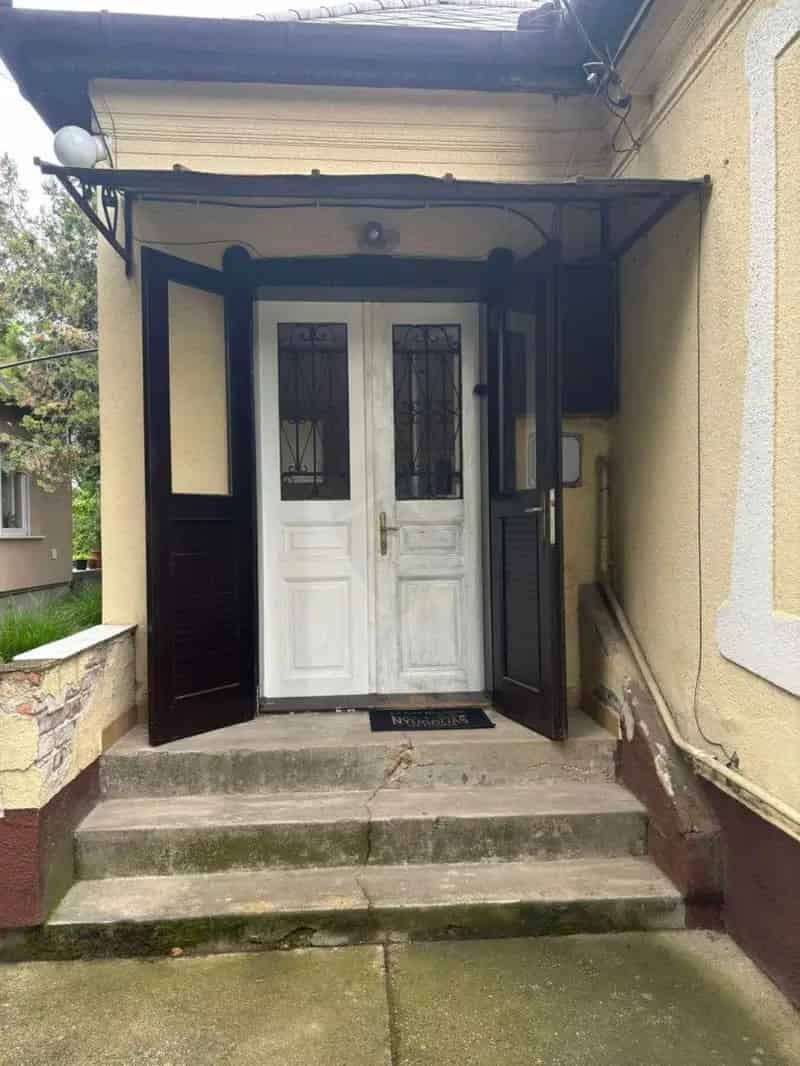 Biatorbágy 54 nm-es felújított házrész eladó