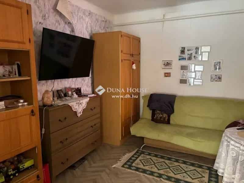 Esztergom Kertvaros 2 szobas családi ház eladó