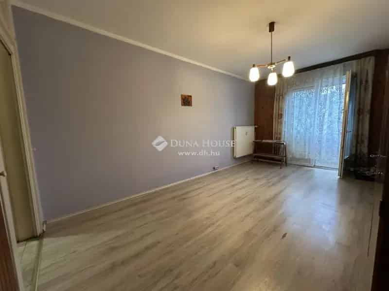 Dunaújváros Belváros 44 nm-es 2 szobás Felújított Panel Lakás