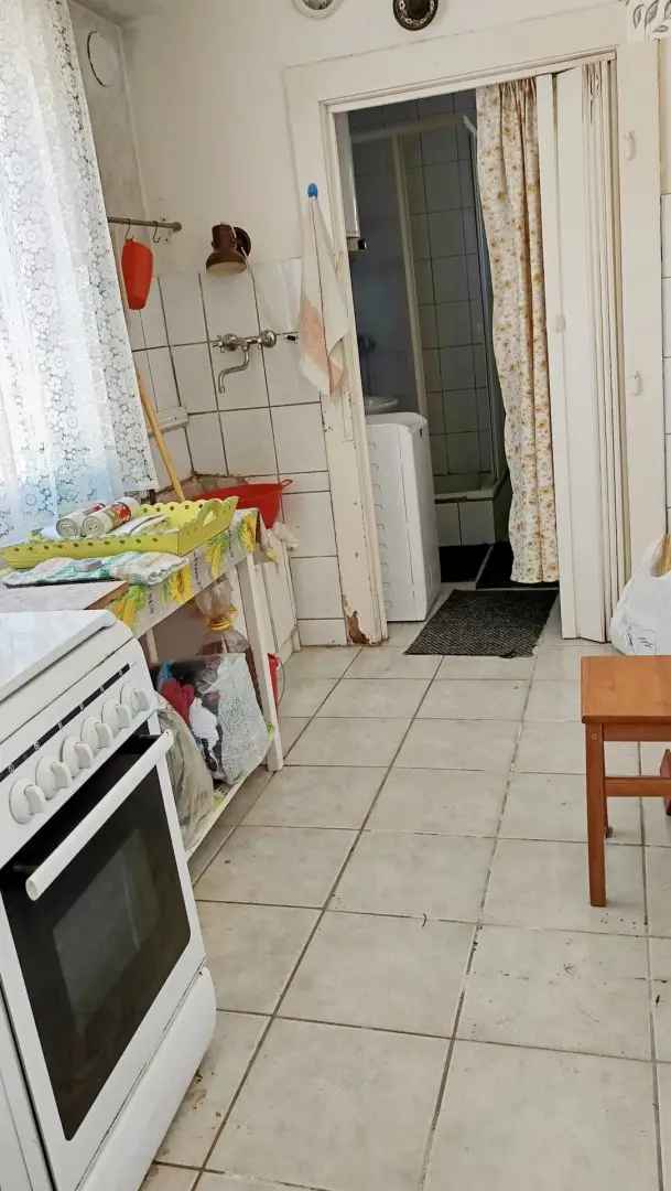 Lábatlan csendes utcájában eladó két ház egy áráért