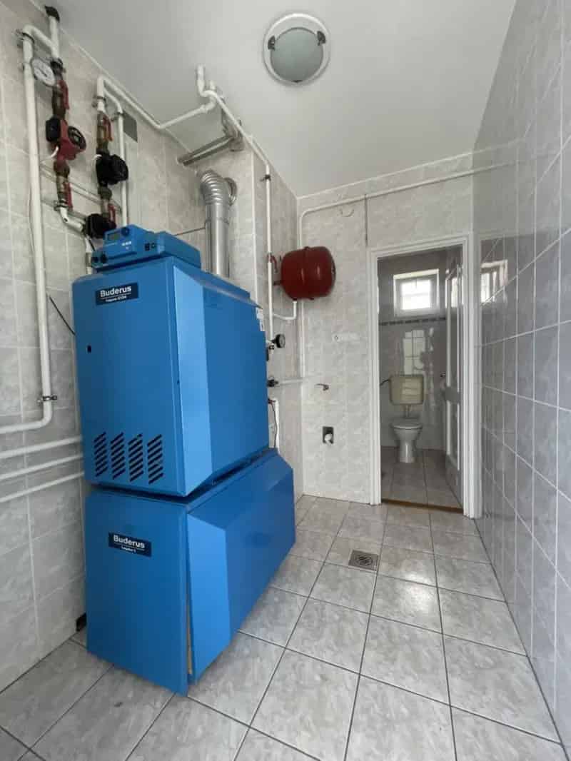 Vértessomlói üzleti ingatlan eladó garázzsal