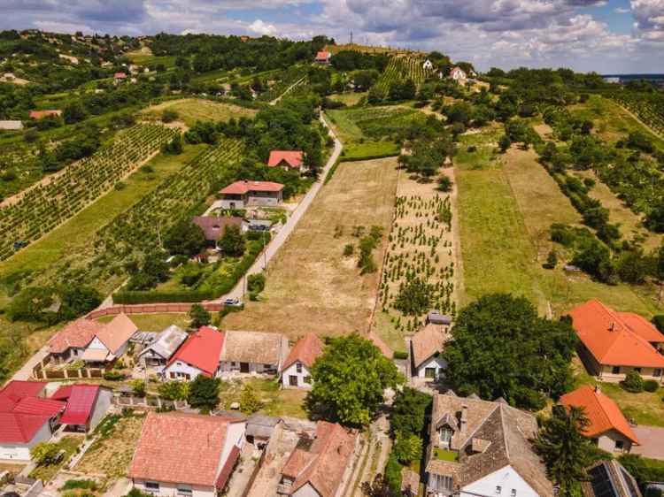 907 m2-es Telek Eladó Szekszárd Csatáron Kiváló Panorámával