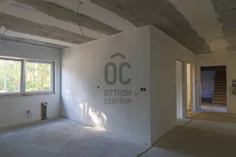 Soproni eladó kereskedelmi ingatlan UZ017231