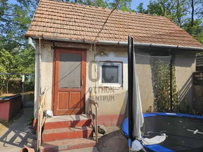 Ballószög családi ház eladó - Nappali + 2 szoba, melléképület