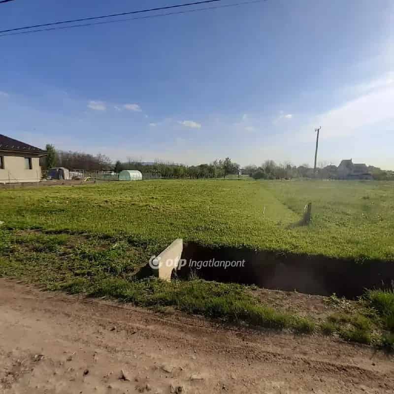 Atkári 720 m2-es Építési Telek Eladó
