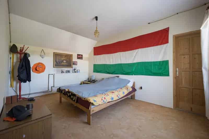 8 szobás családi ház Nagyoroszi csendes utcájában