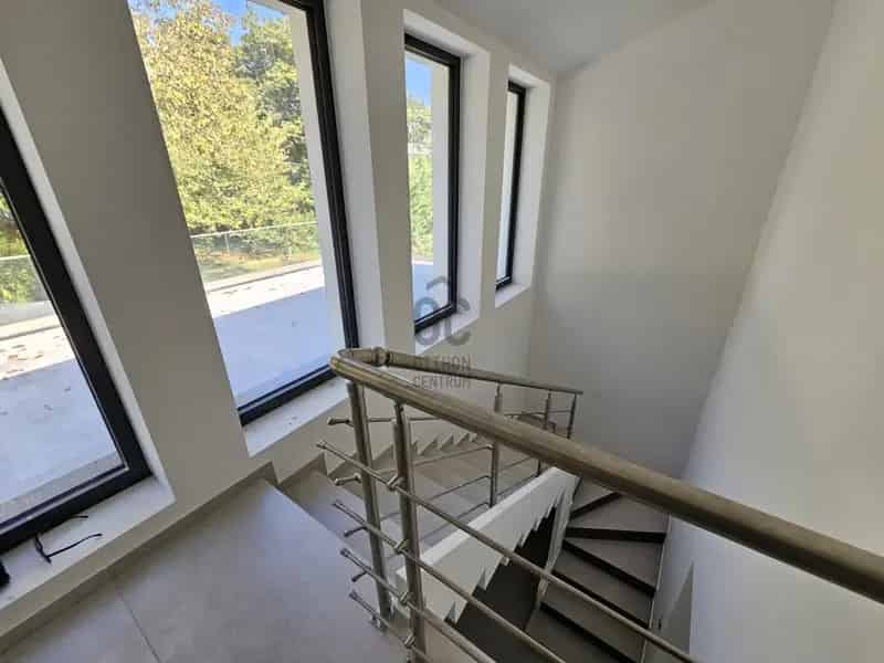 Modern családi ház eladó Budapesten zöldövezetben