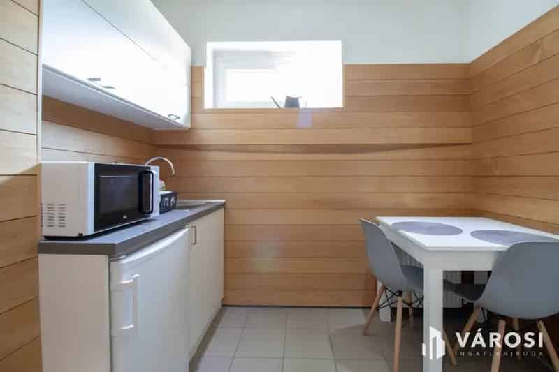 178 m2-es Felújított Üzlethelyiség eladó XV Kerületben