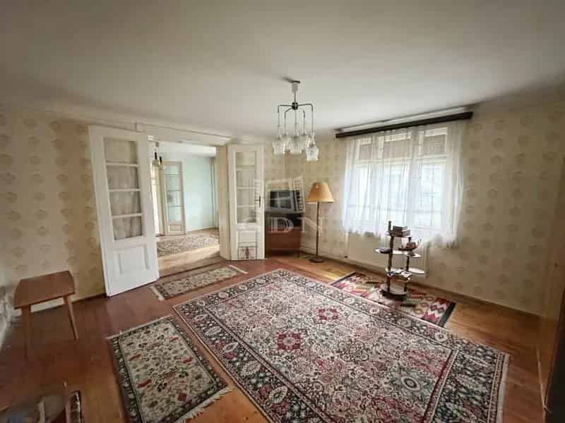 Belváros-Burgundia 82m2-es házrész eladó - két lakás egyben