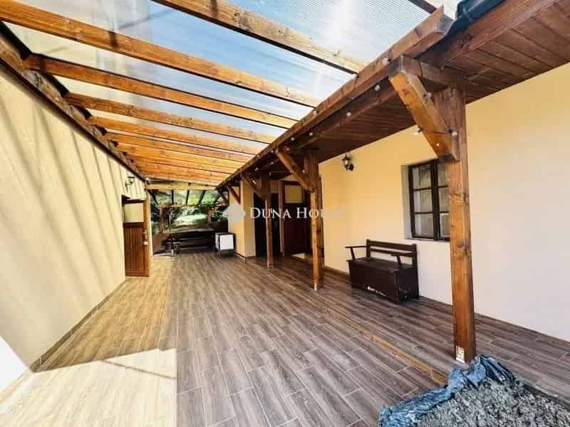 Panorámás családi ház Komlón Mecsekfaluban eladó
