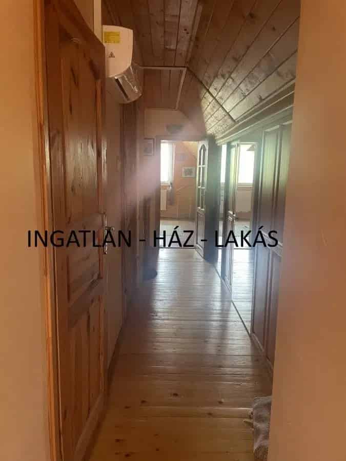 Szada családi ház eladó - 5 szoba, garázs, kert
