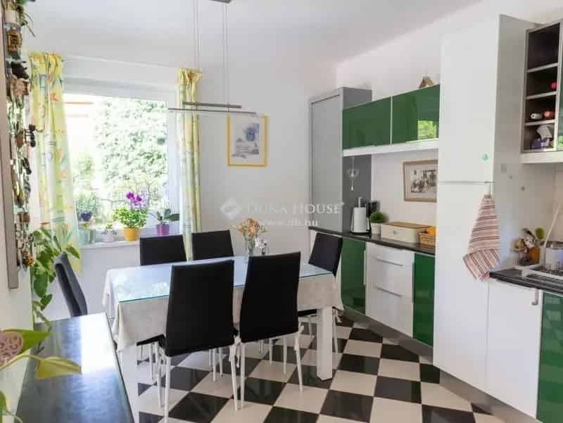 360m2-es családi ház eladó Budaligeten