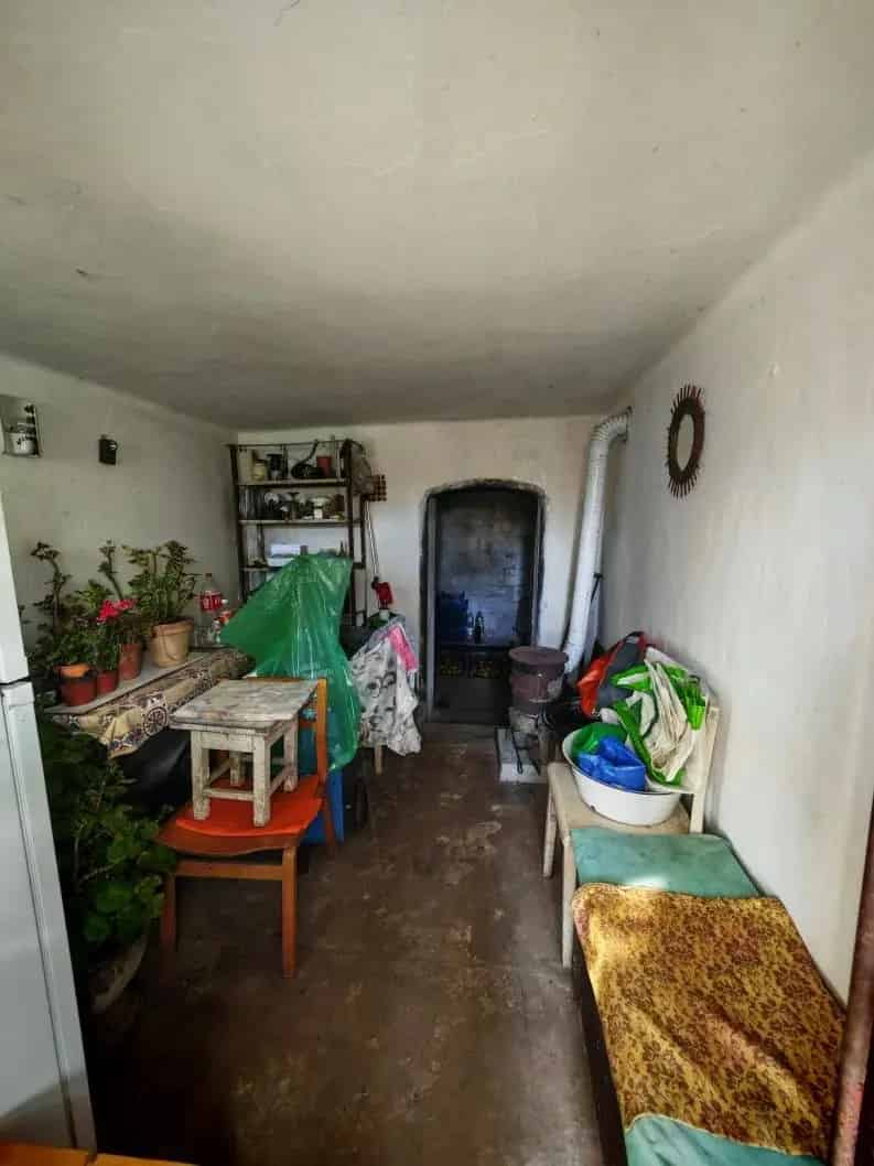 Tatabánya 773m2-es zártkerti telek eladó hétvégi házzal