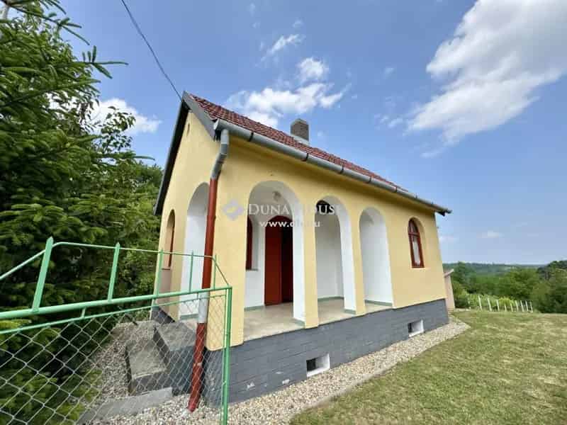 19 m2-es hétvégi ház eladó Surd közelében
